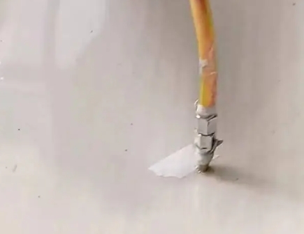 寻乌瓷砖空鼓维修公司专业解答在瓷砖铺贴过程中，如果使用的砂料过粗（如全部使用了粗砂），可能会导致以下问题